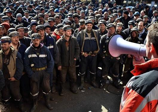 Minerii de la Hunedoara se pregătesc de grevă generală