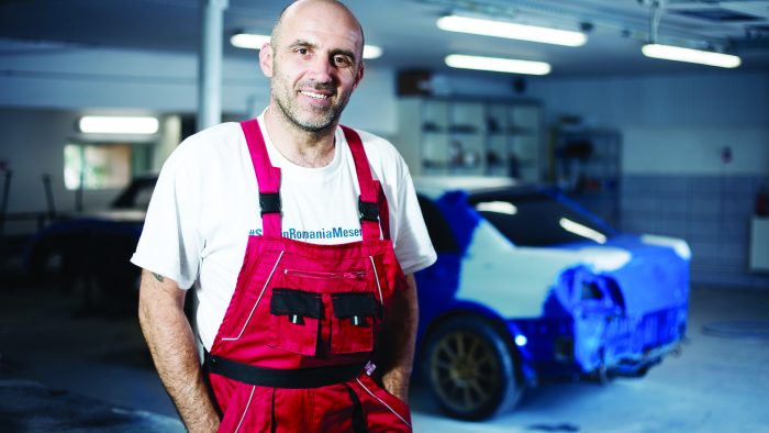 Cum e profesia de... tunner: Gabriel Onofrei, omul care face „chirurgie plastică” pe mașini