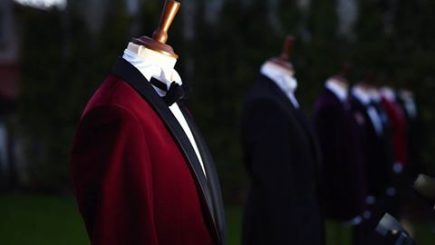 iTUX, un nou jucător în industria costumelor bărbătești. Ce aduce nou start-up-ul