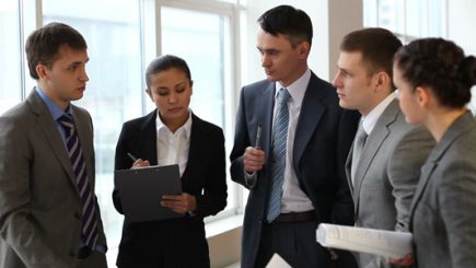 Joburi mai multe, salarii mai mari: Revoluţia provinciei