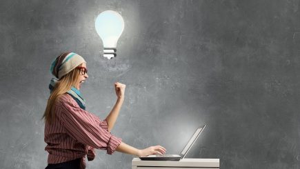 Românii au descoperit avantajele muncii online: Cel mai bine plătite joburi pe care le poţi face de acasă
