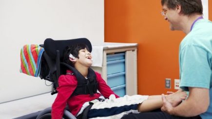 300.000 de lei pentru 19 proiecte care vor asigura terapii alternative copiiilor și tinerilor cu nevoi speciale de sănătate