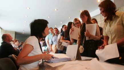 Oamenii atractivi au mai mult succes la locul de muncă?