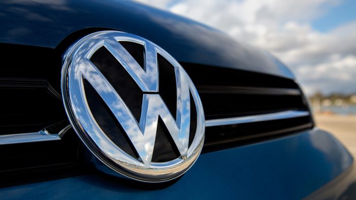 Tehnologia mașinilor electrice concediază zeci de mii de angajați de la Volkswagen
