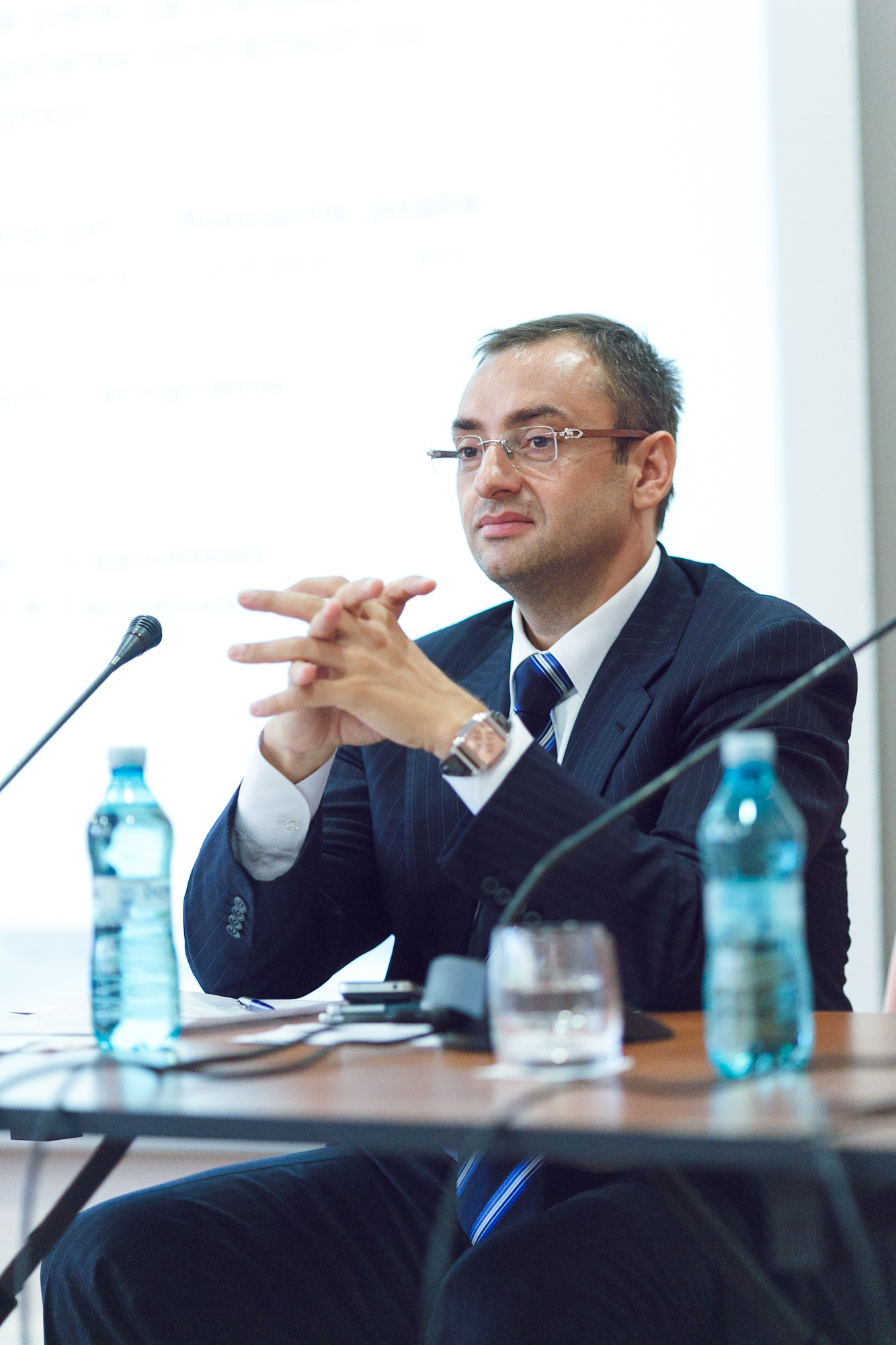 Guvernul, marele absent al conferinţei „Investiţi în România“