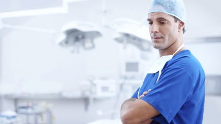 Medicii şi asistentele ameninţă din nou cu greva generală