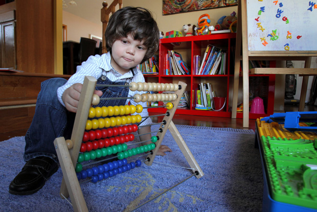 Un copil român de trei ani are un IQ apropiat de cel al lui Albert Einstein