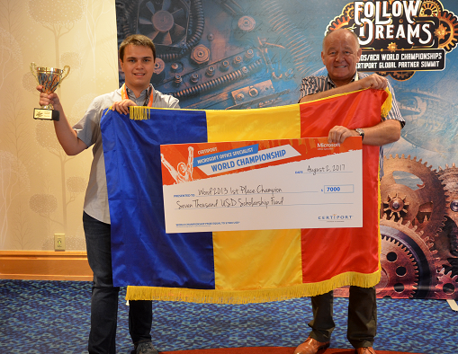 Un român de 18 ani, cel mai bun din lume la folosirea Word-ului: a câştigat un premiu de 7.000 de dolari şi un Xbox One