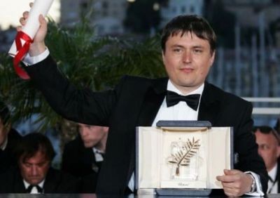 CANNES 2012: Cristian Mungiu a primit premiul pentru cel mai bun scenariu la Cannes. Actriţele Cosmina Stratan şi Cristina Flutur, premiate pentru interpretare
