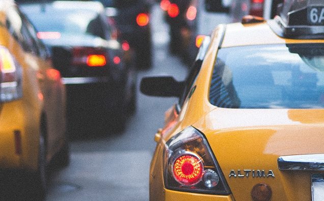 New York impune un salariu minim fix pentru șoferii care folosesc aplicații de ride-sharing
