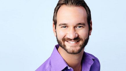 Despre traiul cu dizabilități, speranță și găsirea sensului în viață: Nick Vujicic, omul care a înfruntat barierele