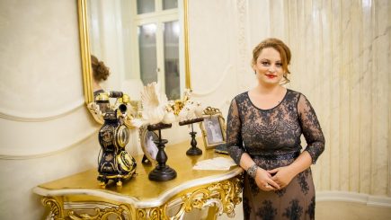 „Noblesse oblige”, blazonul unei profesii. Cum a reinventat Loredana Preda eleganța Micului Paris