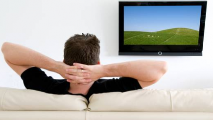 Studiu: Ce fac românii pe timpul pauzelor publicitare de la TV