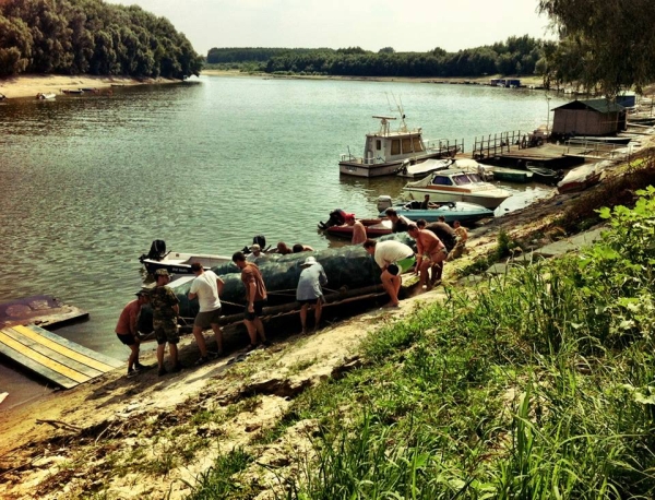 400 de kilometri pe Dunăre pe o plută din PET-uri