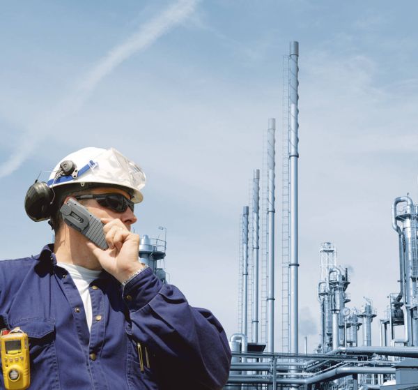 Angajații din extracția petrolului și a gazelor naturale, cele mai mari salarii în luna mai