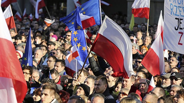 Societatea civilă din Polonia solicită oprirea schimbărilor în justiție