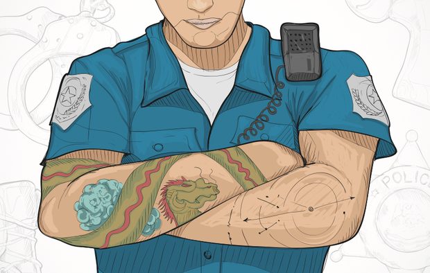 „Mit spulberat”: Poți să lucrezi în Poliție, chiar dacă ai tatuaje!