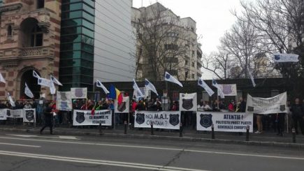 Întâlnirea de la Ministerul Muncii nu a stins conflictul. Polițiștii au ieșit în stradă