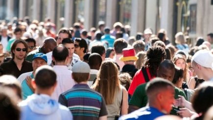 Într-o lună România a pierdut peste 13.000 de cetățeni, echivalentul a patru comune