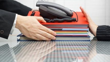 Procrastinarea: cum ne molipsim de ea și care sunt cele mai eficiente antidoturi