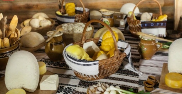 Târg cu meșteri și produse tradiționale în curtea Muzeului Național al Țăranului Român