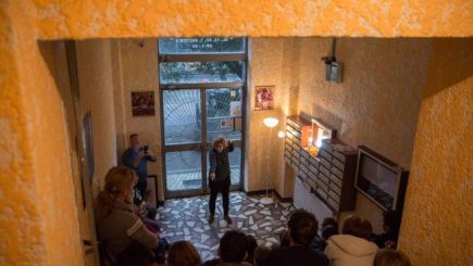 Cum a apărut opera în scara blocului și ce se schimbă în oraș prin idei