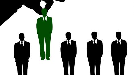 Marile companii recunosc: peste jumătate dintre ele fac recrutări pe bază de recomandări. Care sunt beneficiile