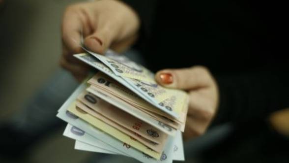 Mai mult de jumătate dintre salariații români sunt nemulţumiţi de leafă
