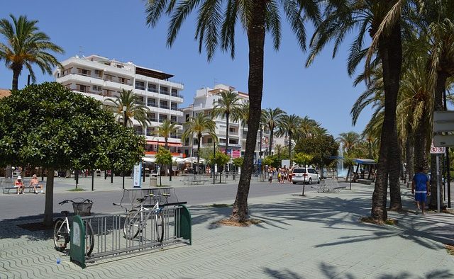 Mergeţi în Ibiza în concediu? Locuitorii insulei se plâng că nu mai găsesc locuinţe din cauza turiştilor