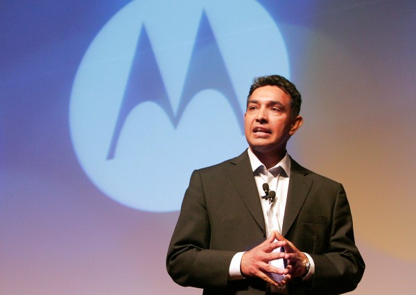 Vezi ce salariu a avut CEO-ul de la Motorola în 2011