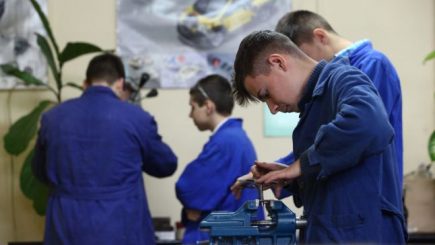 Școala profesională, ucenicia și practica vor fi considerate vechime în muncă