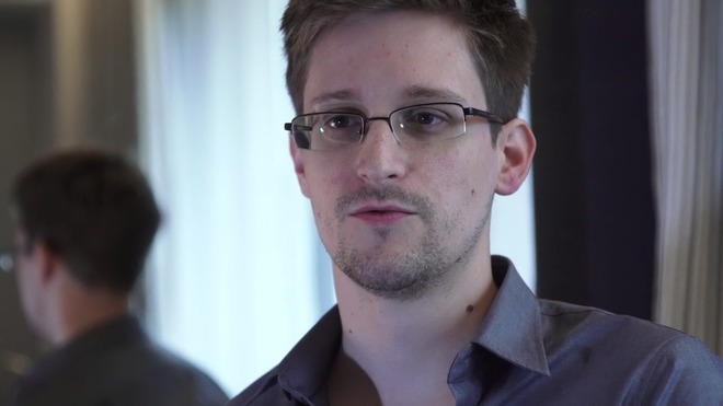 De ce a rămas Edward Snowden în Rusia?