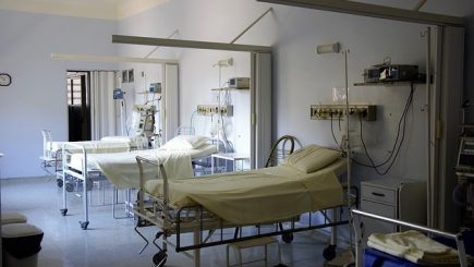 Care este linia telefonică unde românii pot reclama corupţia din spitale