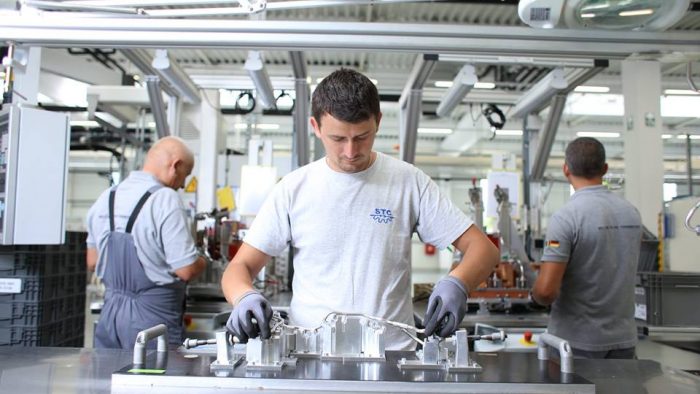 Angajați Daimler din Cugir, pregătiți la fabrica Mercedes din Berlin