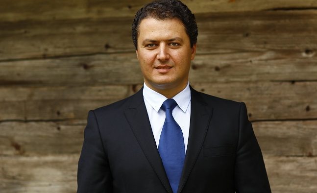 Ștefan Dărăbuș: Tată, umanist, antreprenor, lider, artist
