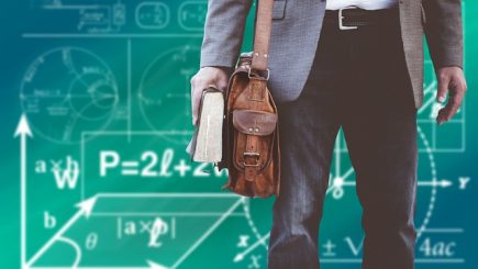 Un profesor român câștigă de 21 de ori mai puțin decât unul din Luxemburg