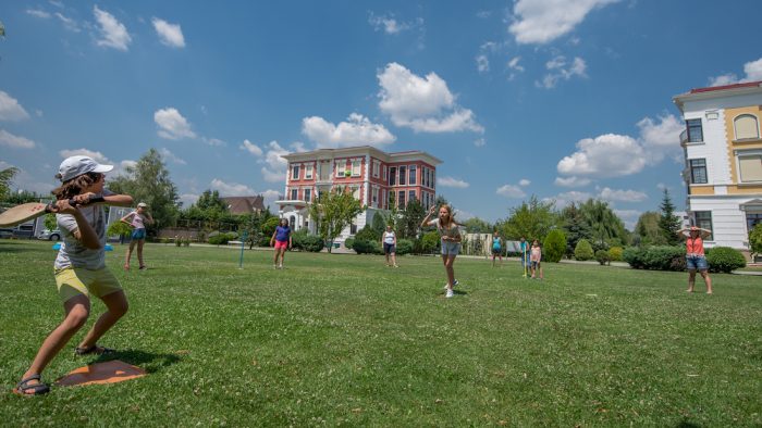 Din 3 iulie, British School of Bucharest dă startul Școlii de Vară!