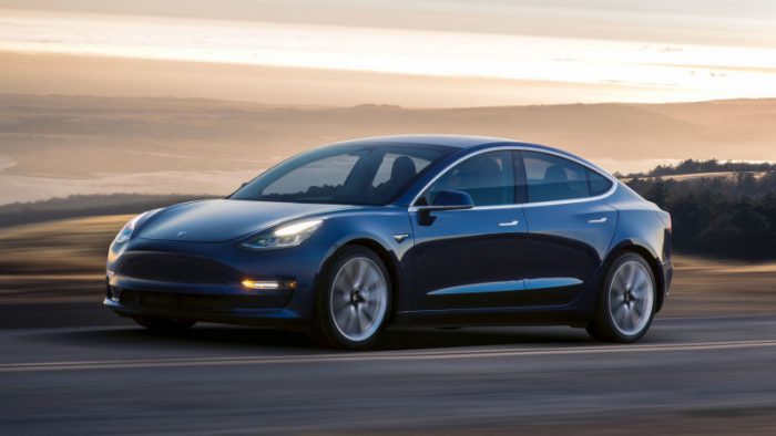 Tesla Motors a concediat sute de angajati: De ce a luat Elon Musk această decizie