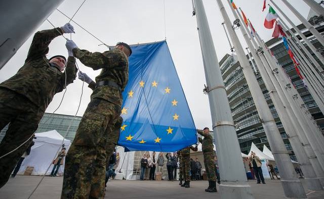 UE: Primul pas către crearea unei “uniuni a apărării”