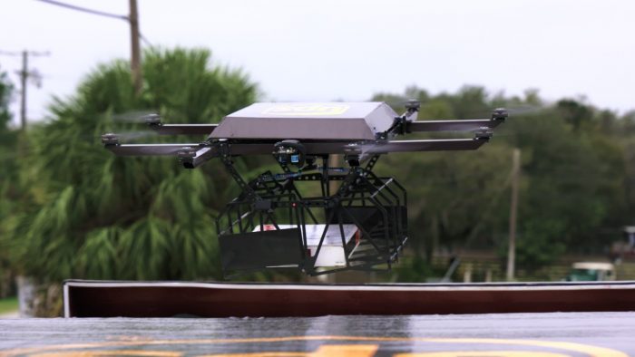 UPS o ia pe urmele Amazon: A testat cu succes drona pentru livrări