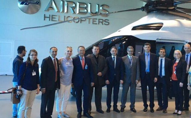 Românii aflați la specializare la Airbus, vizitați de ministrul Economiei, Cristian Borc