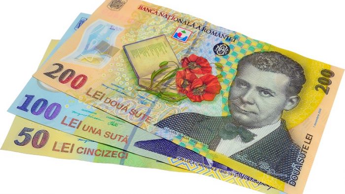 Pe ce cheltuie românii aproape 40% din venituri