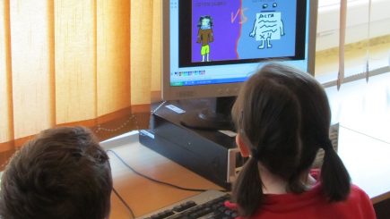 În Basarabia, copiii au parte de educație digitală din clasa I
