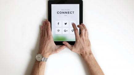 Agora social media. Fobie sau folíe?