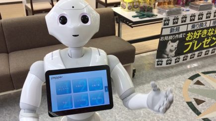 Studiu: 95% dintre Millennials nu vor să fie asistați la cumpărături de roboți