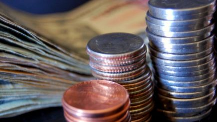 Ce profit au magazinele de rochii de mireasă?