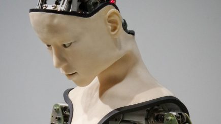 Viitorul meu coleg va fi un robot. Jurnaliștii români, față în față cu inteligența artificială