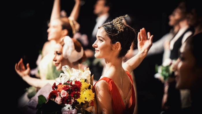 Francesca Velicu, balerina care lasă arta să îi împlinească visul. Pe aripile dansului