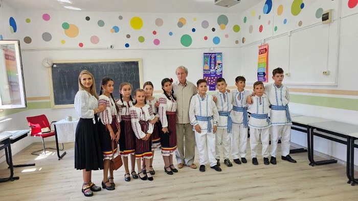 Dan Puric a inaugurat Școala Gimnazială din Costești, renovată de Asociația BookLand