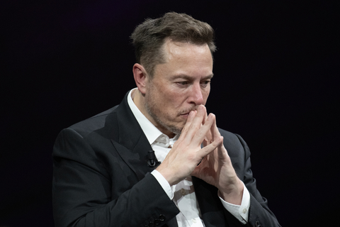 Elon Musk este primul om cu o avere de peste 400 de miliarde de dolari